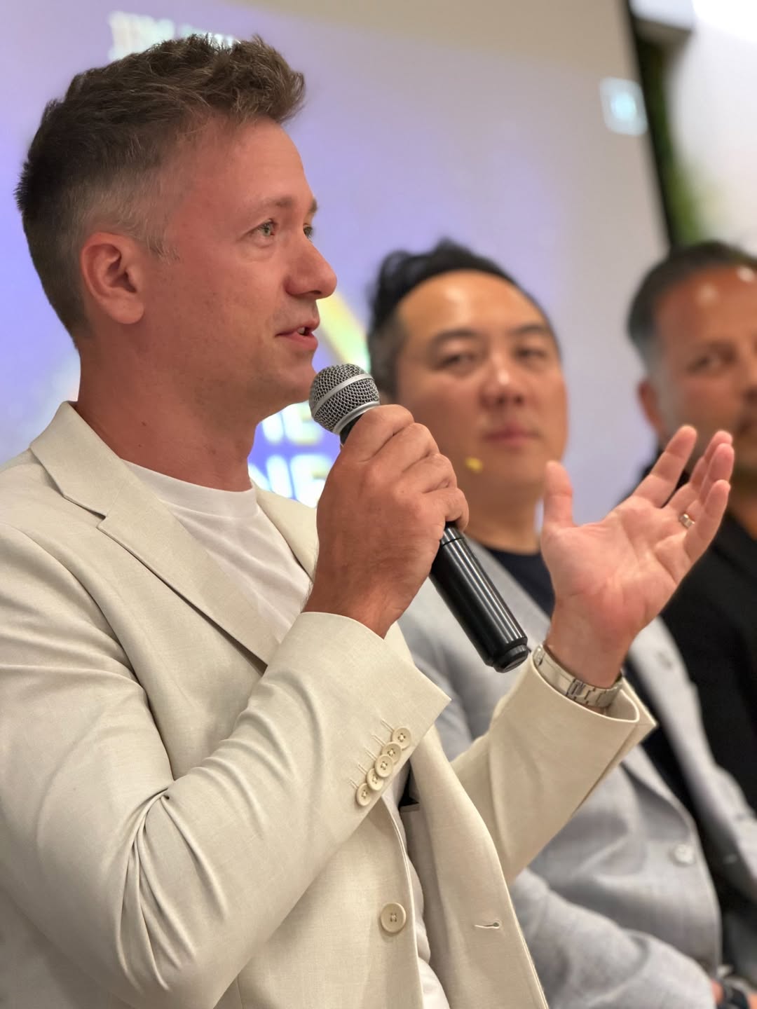 Kamil Banc speaking into a microphone